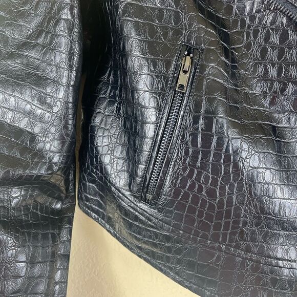 ModCloth Crocodile faux leather moto jacket cropped black color size Medium - Picture 4 of 10